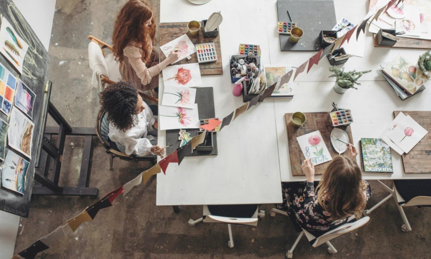 Opera artistica che dimostra l'uso avanzato del colore e della composizione